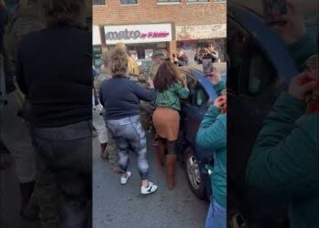 Man detained after trying to intervene with immigration agents in Chicago’s Albany Park neighborhood