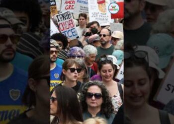 Mass Protests Erupt in Texas Over Harsh Immigration Policies || World Insight